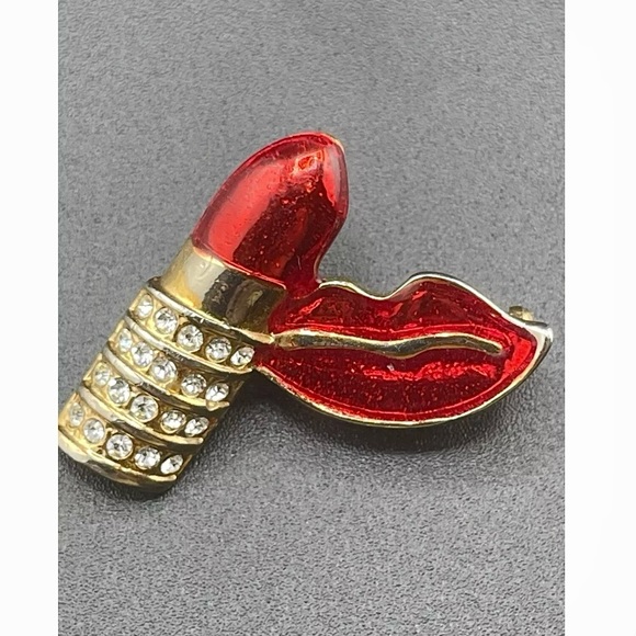 Vintage Red Enamel & Gold Tone Rhinestone Lips & Lipstick Statement Brooch Pin - Picture 1 of 5